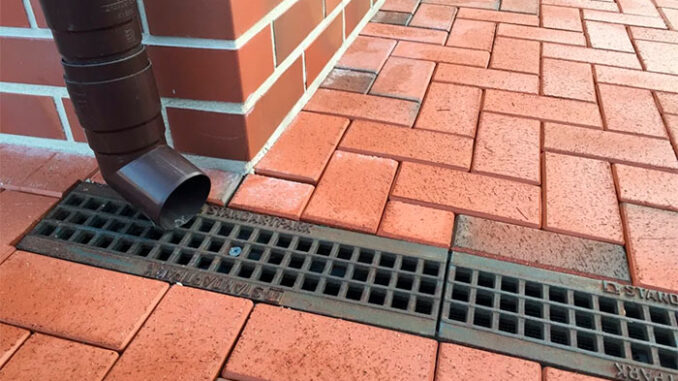 Устройство дренажа и ливневой канализации